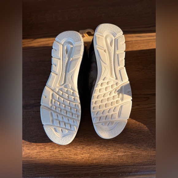 NWT Earth Spirit Foxi Slip On Shoes Black And White 9.5 - Picture 4 of 4